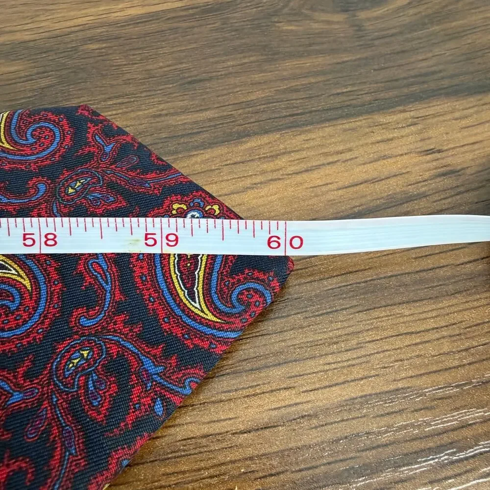 Brooks Brothers Makers Men's Red Black & Blue Paisley Silk Necktie 58 x 3.5 in.‎